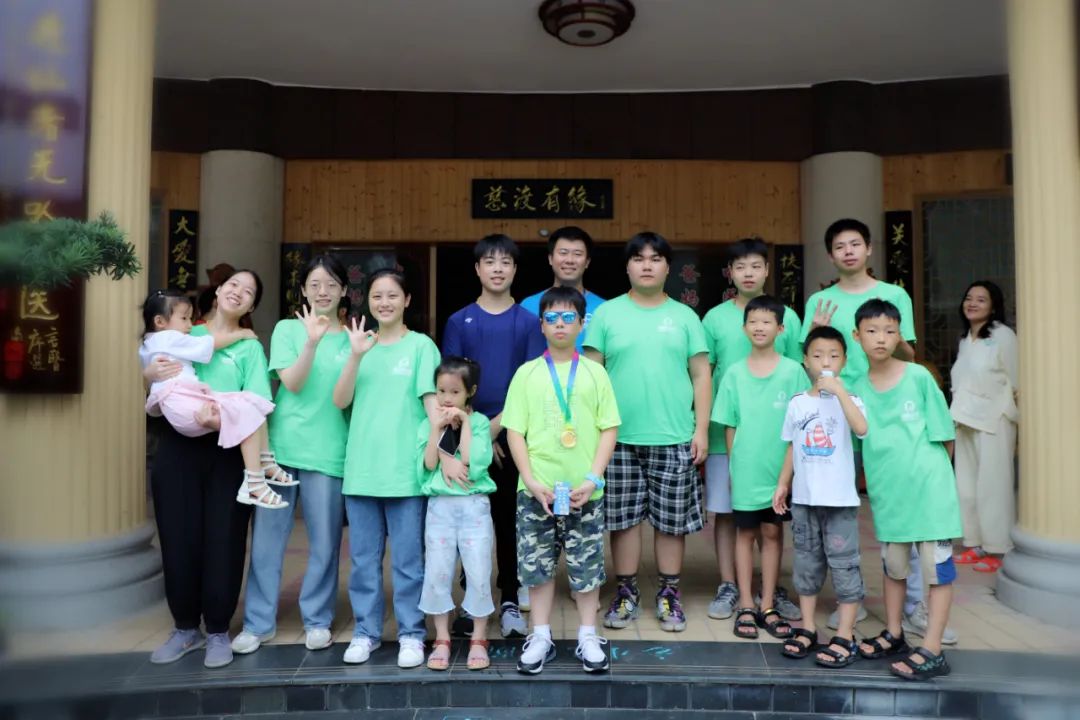 我們是父母實現(xiàn)心愿、寄托希望的神燈嗎？