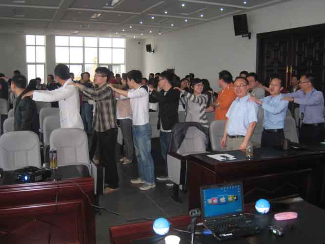 學(xué)員們互動.jpg