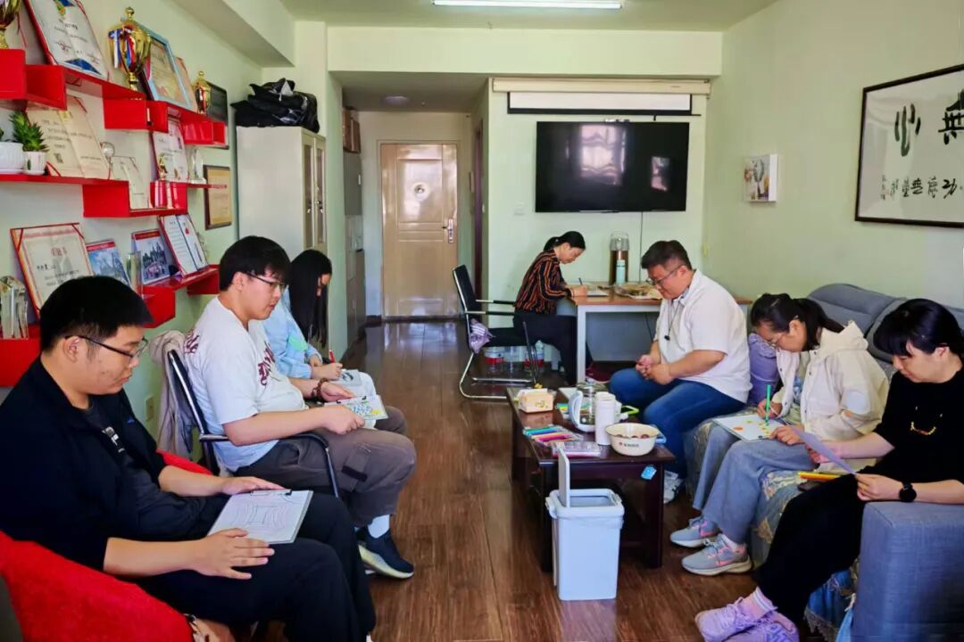 為眾者善，為私者惡——遼寧爸媽在線中心繪畫分析心理咨詢沙龍的紀實